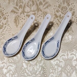 Elegant Vintage Cameo Durable China Porcelain Soup Or Rice Spoon.